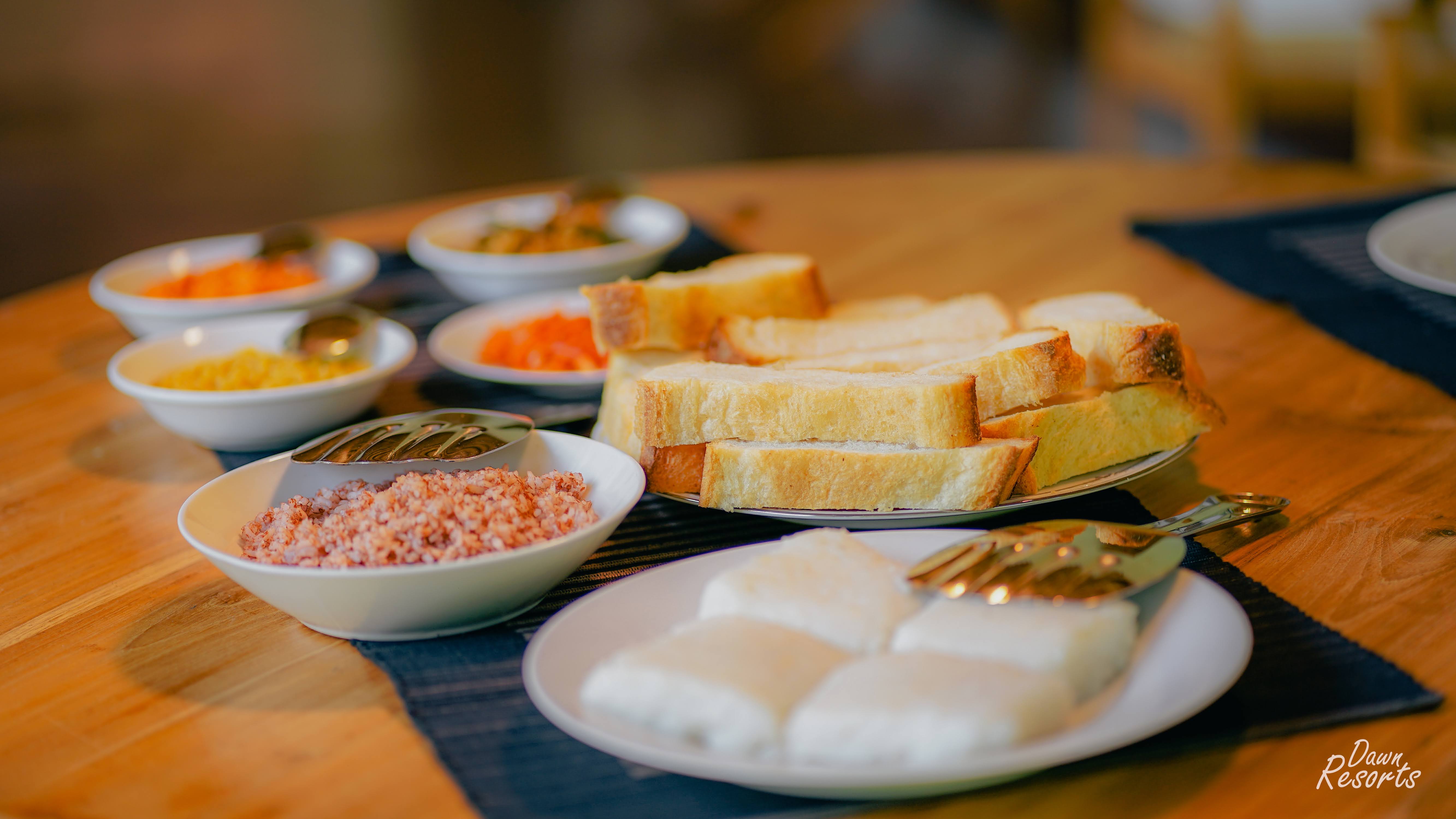 Ceylon tea and fresh snacks